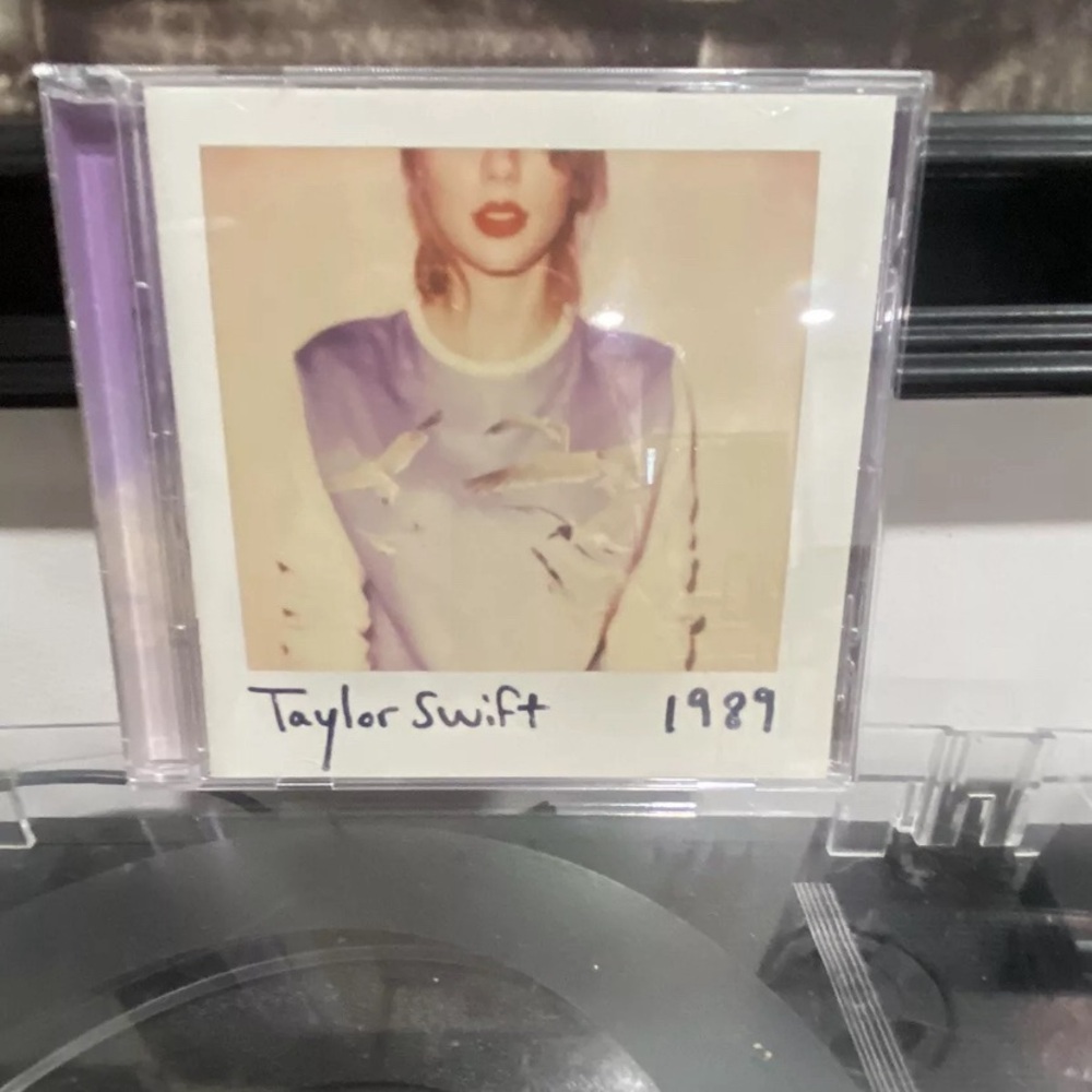 Taylor Swift “1989” CD (2014)